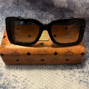 MCM Butterfly 🦋 sunglasses/ EUC